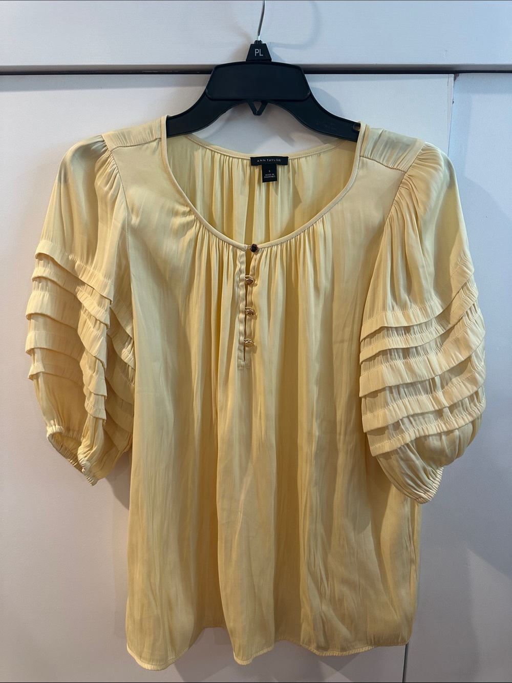 Ann Taylor Pale Yellow Ruffled Puff Sleeve Top